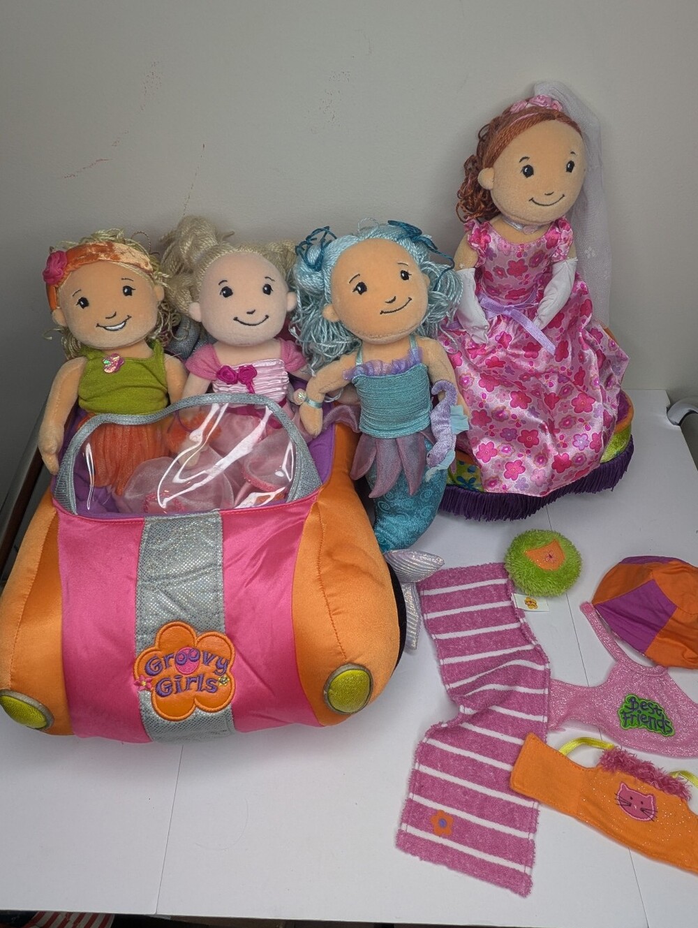 Manhattan Toy Groovy Girls Plush Lot Couch Convertible 4 Dolls